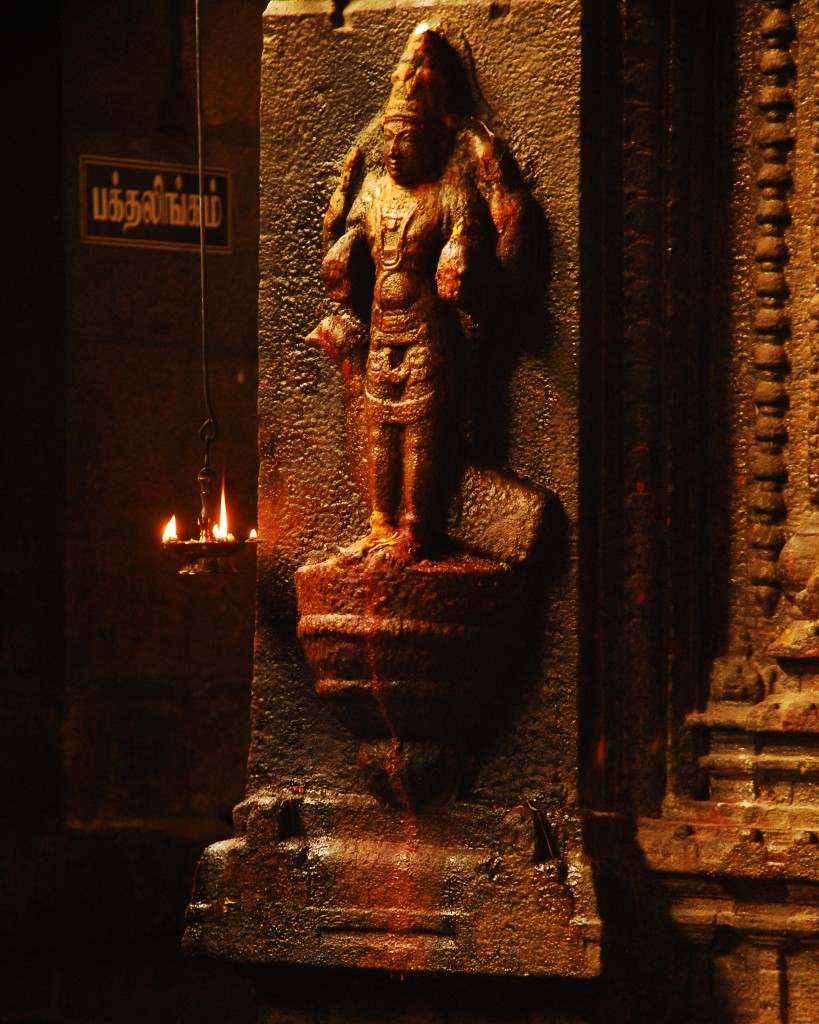 sculptors that adorn the walls of Meenakshi