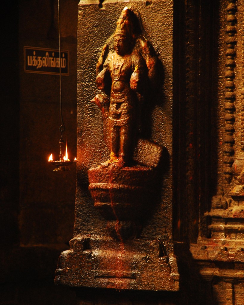 sculptors that adorn the walls of Meenakshi