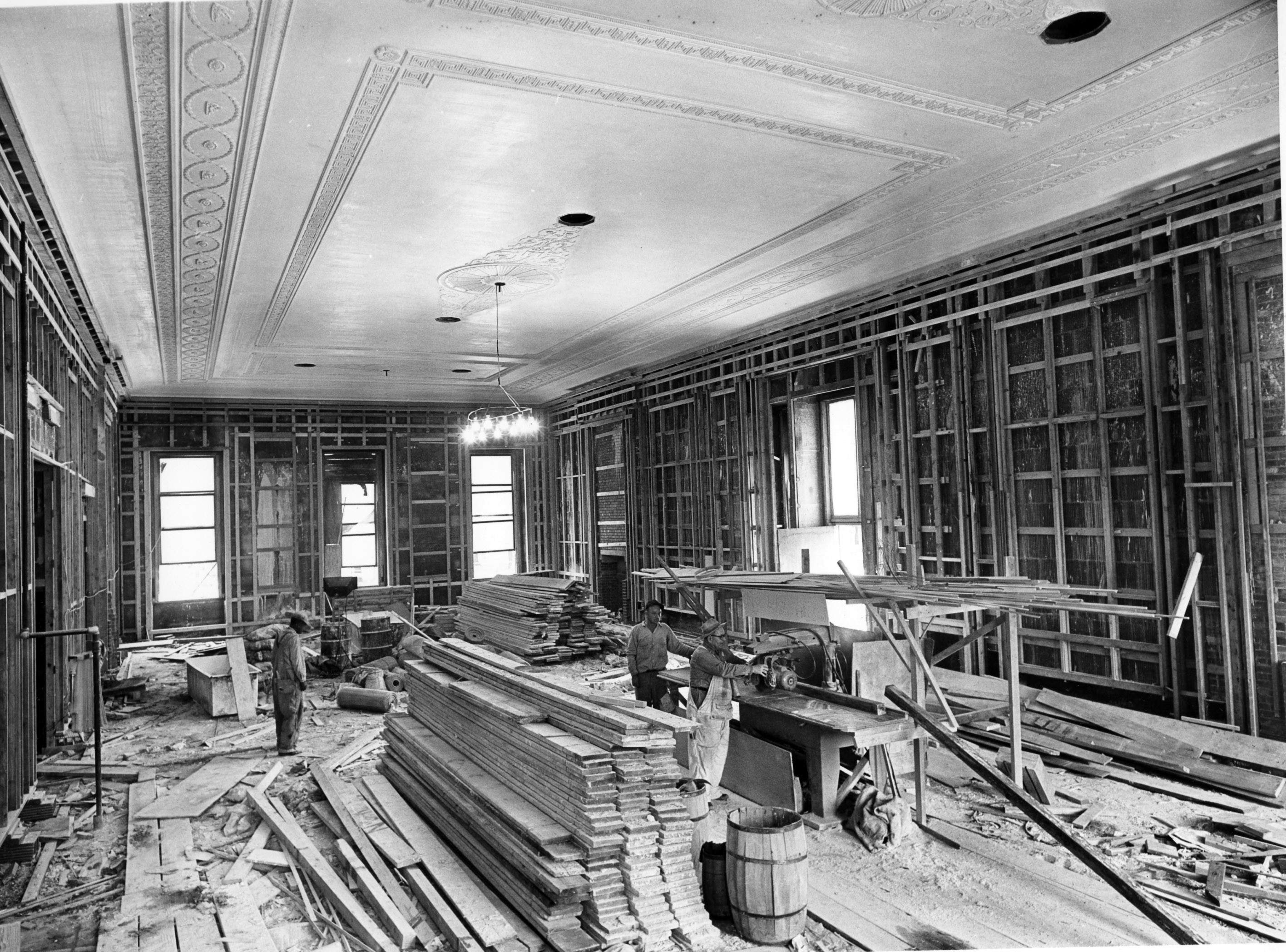 Northeast_View_in_the_East_Room_during_the_White_House_Renovation-06-21-1951