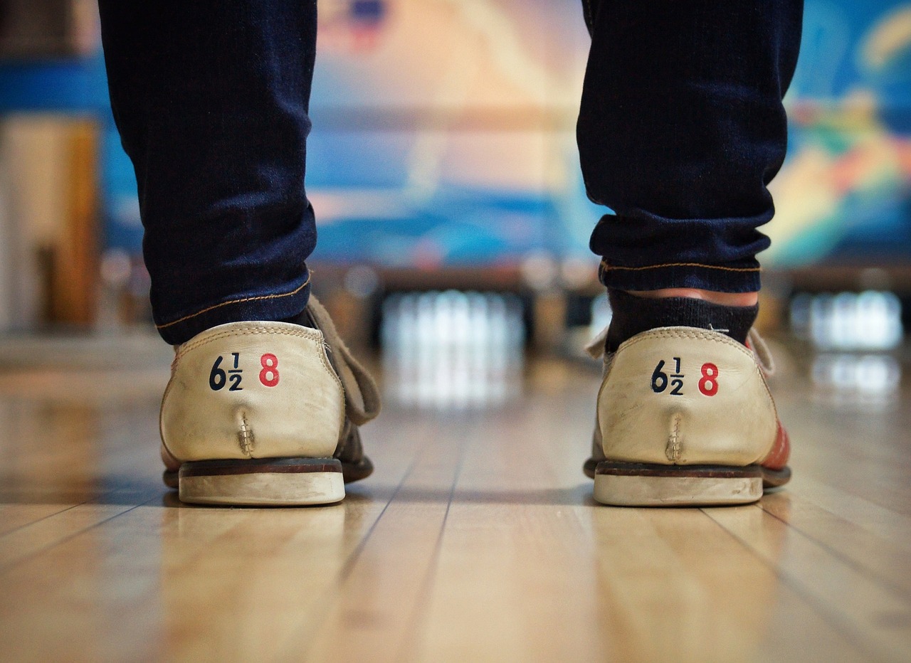 bowling-alley-690283_1280