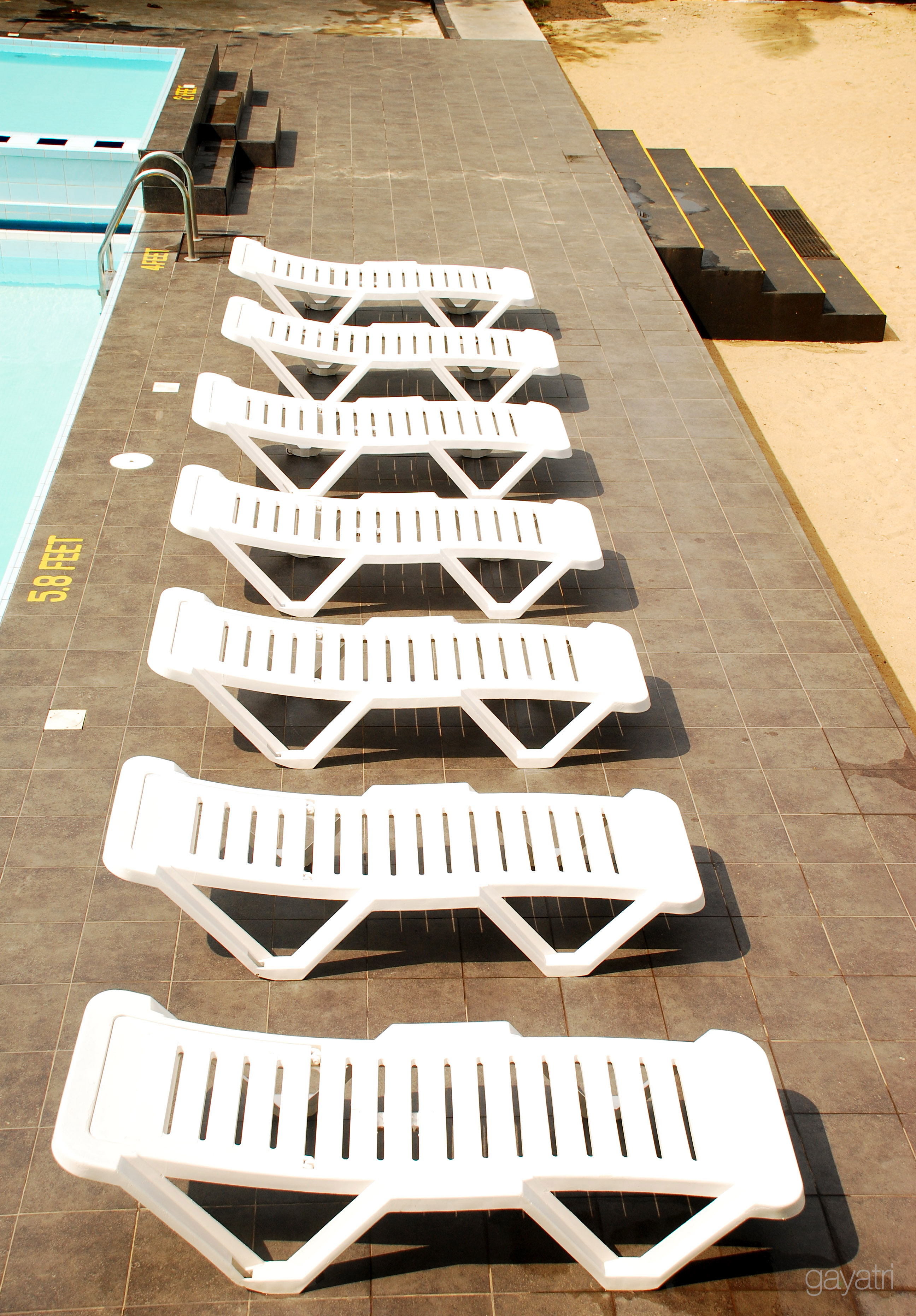 Lazy warm benches for rest