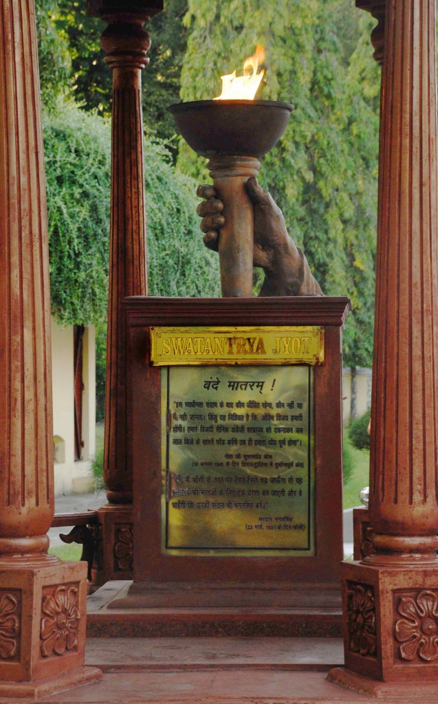 The homage lamp at the entrance of the jail