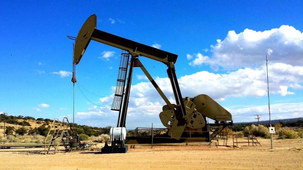 saudi halves oil production