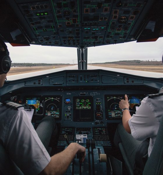 flight-simulator-cockpit